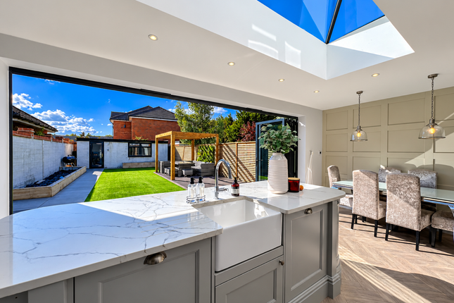 Faraday Road, West Molesey photo 4