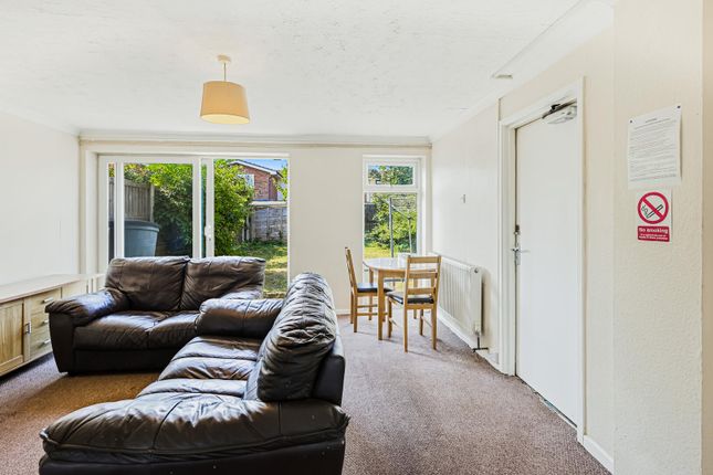 16, Larch Grove, Witham photo 2