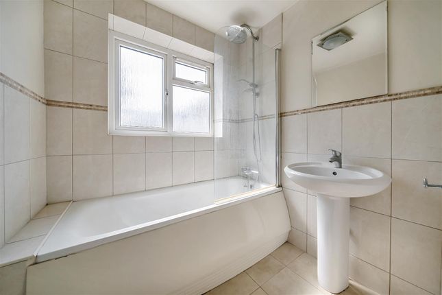 Flat for sale in Hook Road, Surbiton