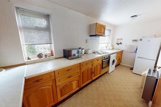 47, Wycliffe Gardens, Shipley photo 4