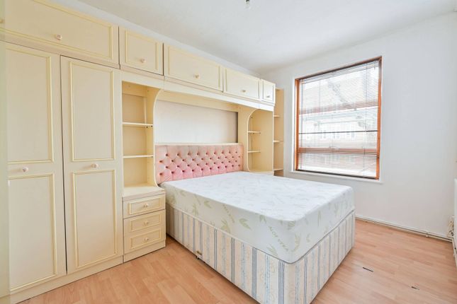 Thumbnail Flat for sale in Curtis House, Elephant And Castle, London