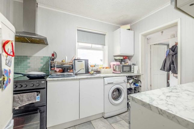 Medlar Court, Uxbridge Road, Slough photo 4