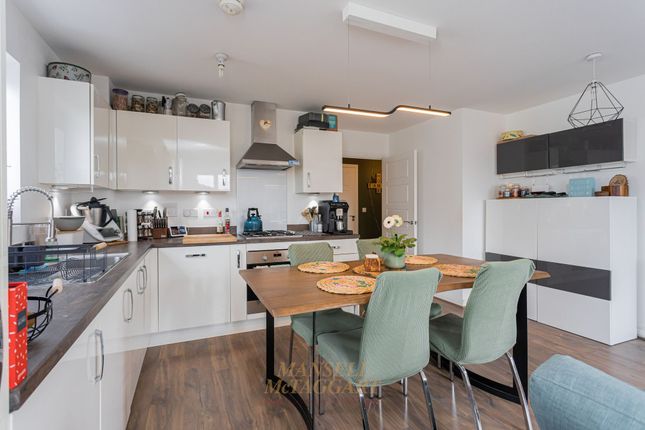 63 Percivale Close, Crawley photo 2