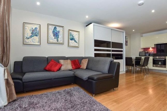 2-bed flat on 20, Rivington Apartments, Slough, £275,000