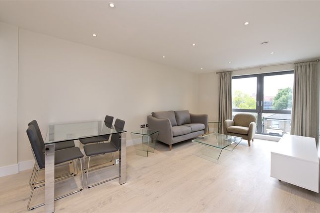 Thumbnail Flat to rent in Coningham Road, London