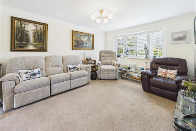 18, Severn Drive, Walton-On-Thames photo 3