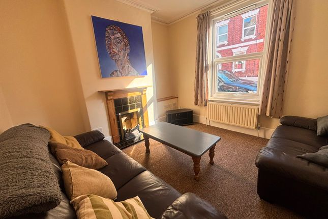 6-bed terraced on 14, Victoria Street, Exeter, £910/mo