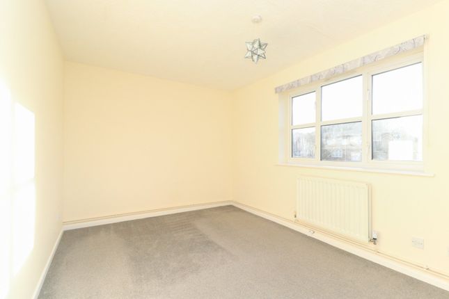 Flat 4, 16, Westmarsh Drive, Margate photo 4