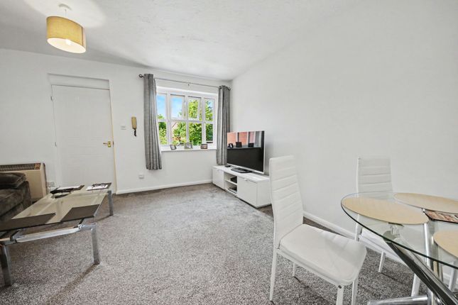 Flat 5, Russett House Mallow Road, Southampton photo 4