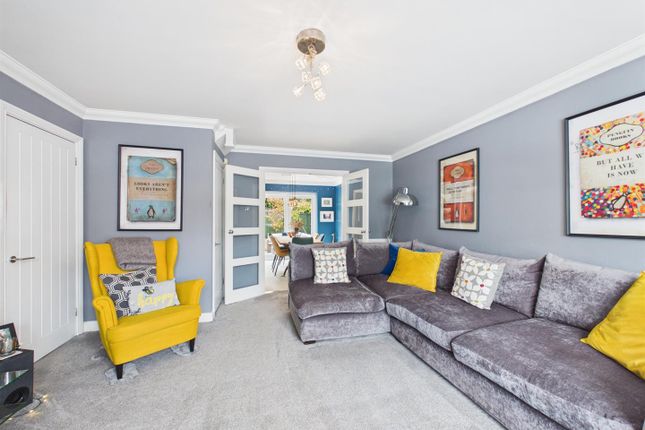 67, Holly Drive, Aylesbury photo 3