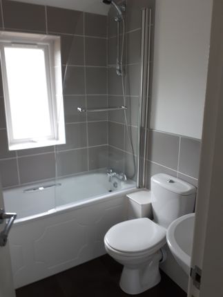 25, Longcroft Grove, Manchester photo 4