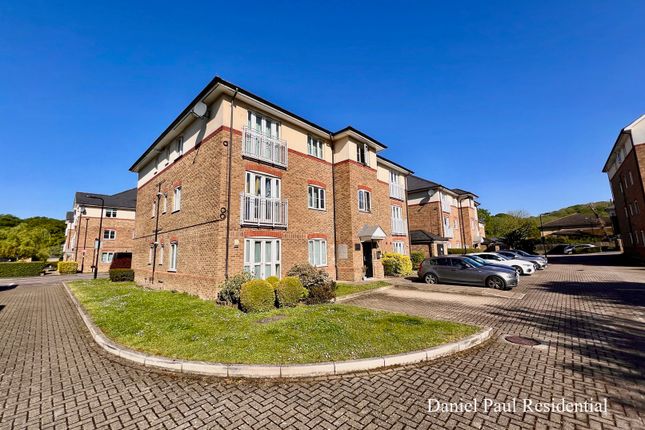 Thumbnail Flat to rent in Periwood Crescent, Greenford