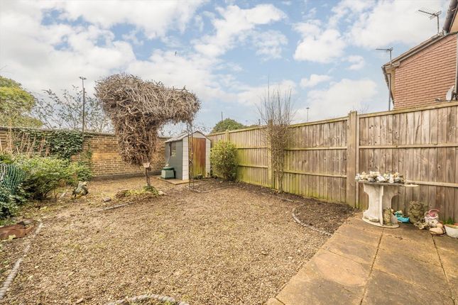 18, Jefferson Close, London photo 4