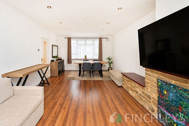 93 Evelyn Drive, Pinner photo 2