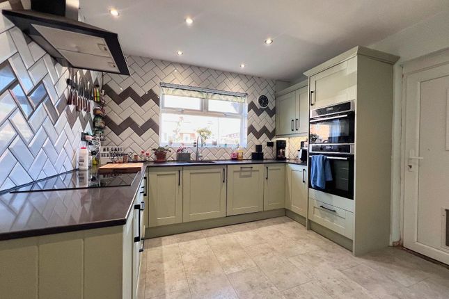 34, Doris Road, Kettering photo 3