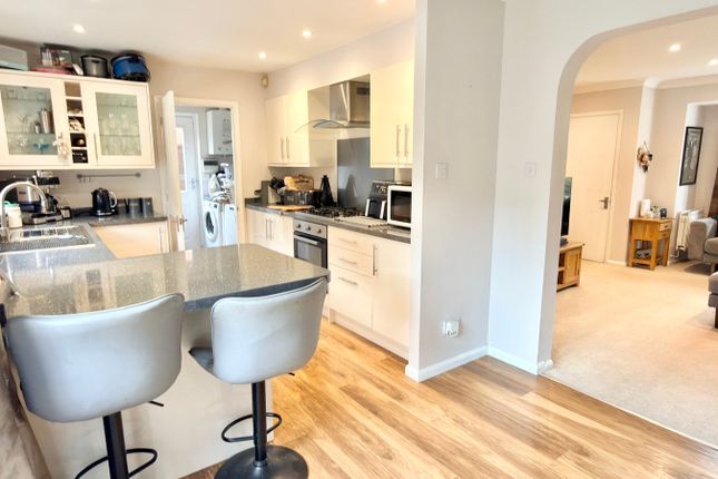 28, Abbey Meadow, Tewkesbury photo 2