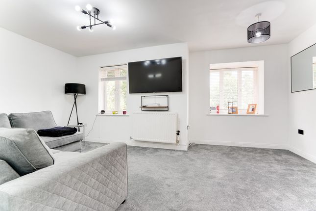 Flat 16, Silver Birch Court, Oldnall Road, Kidderminster photo 3