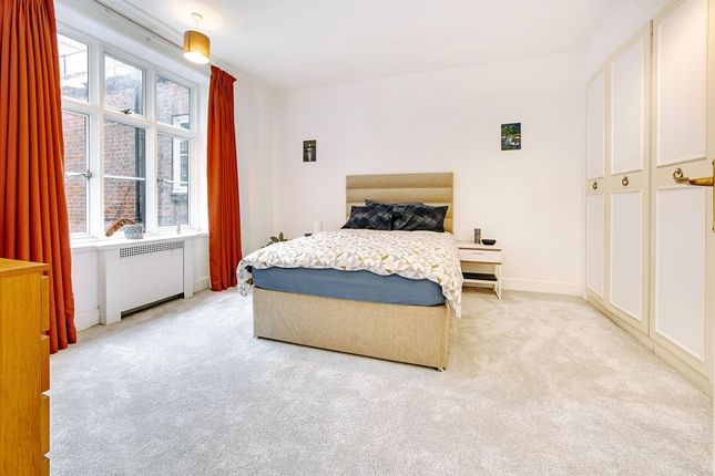Flat to rent in Chesterfield Gardens, Mayfair, London
