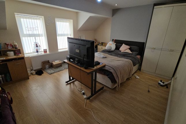 Terraced house to rent in Richmond Grove (Bills Included), Manchester
