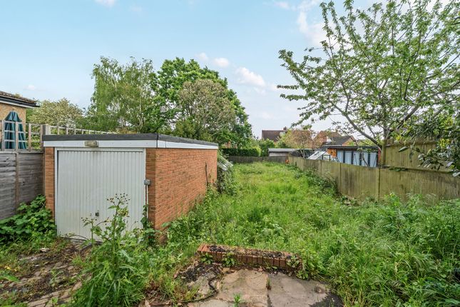132, Gurney Court Road, St. Albans photo 2