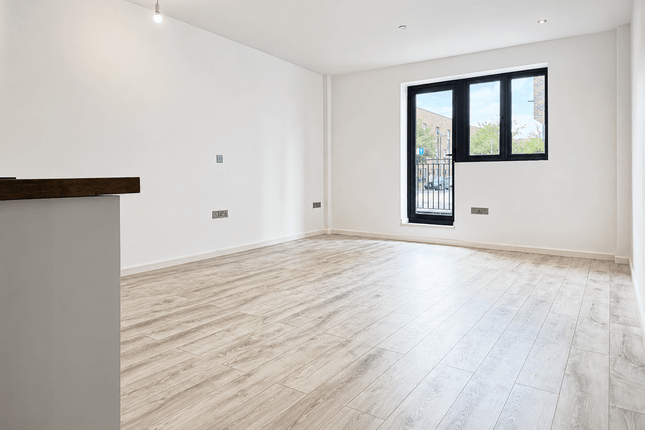 134-136, LONDON photo 3
