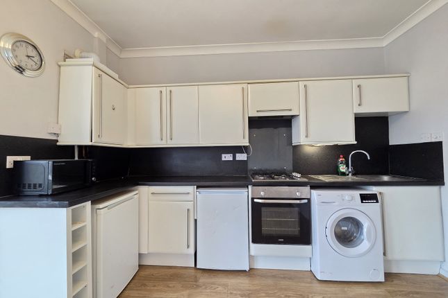 50 Kensington Gardens, Flat C, Ilford photo 4