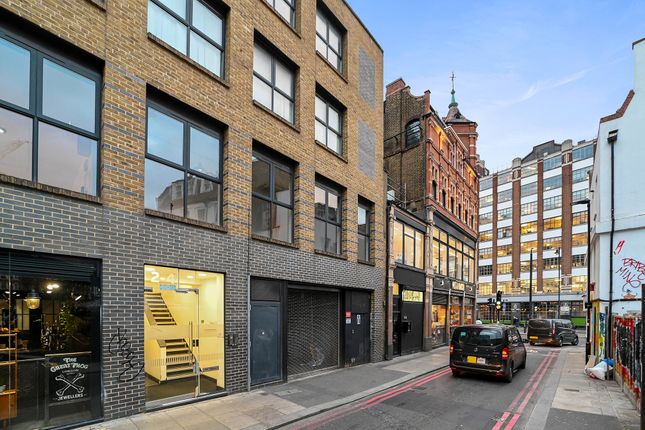 Office to let in Holywell Lane, London