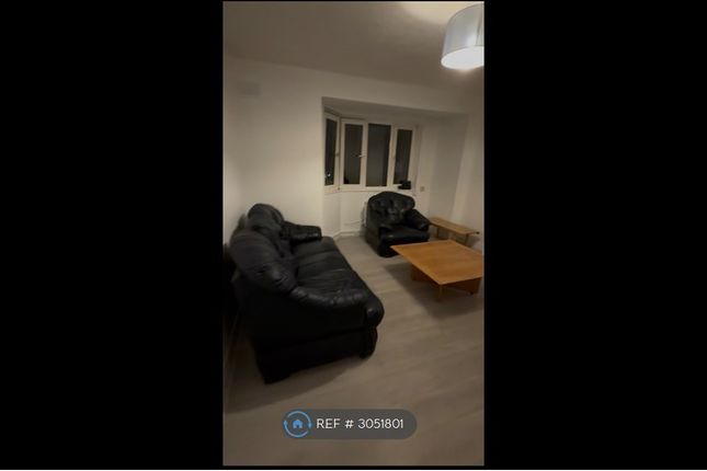 Flat, Robertson House Tooting Grove, London photo 2