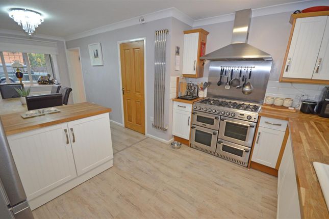 6, Dovebrook Close, Stalybridge photo 2