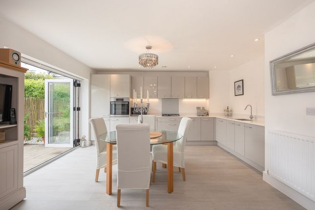 2, Sycamore Road, Cranleigh photo 4