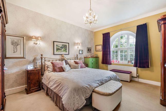 9, Castle Gardens, Dorking photo 2