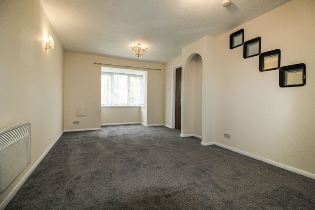 30, Viewfield Close, Kenton photo 3