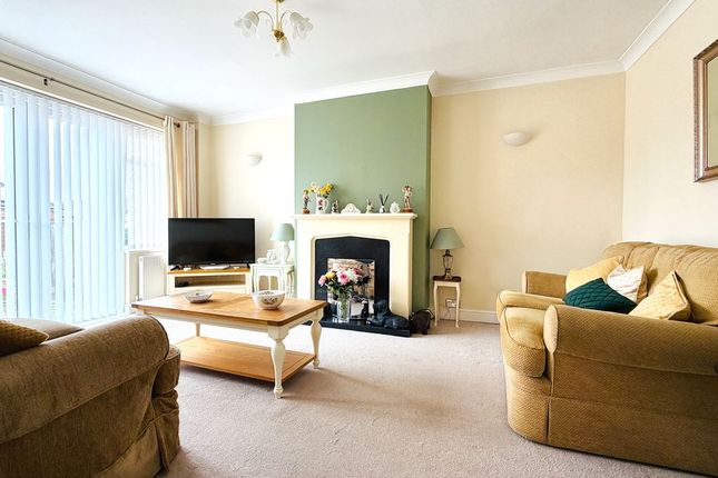 21, Kestrel Wood Way, York photo 2