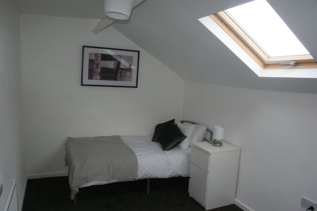 Shared accommodation to rent in Doncaster Road, Barnsley, South Yorkshire