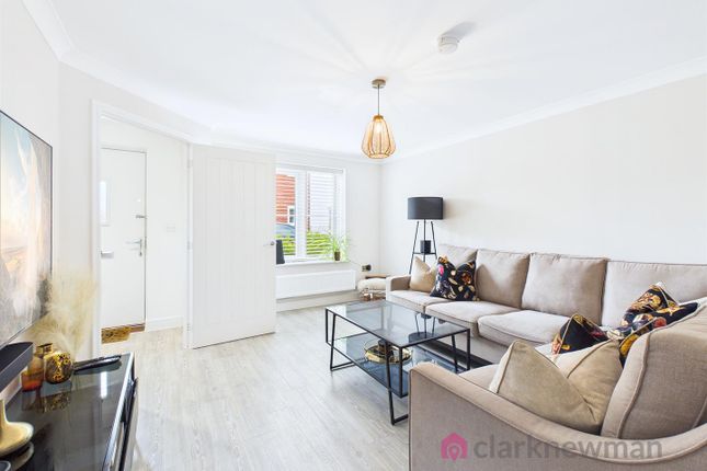 2, Woodlark Road, Harlow photo 2