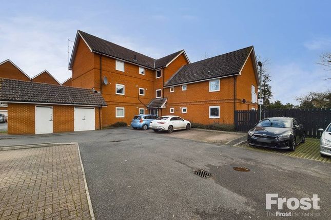 Thumbnail Flat for sale in Victory Close, Stanwell, Middlesex