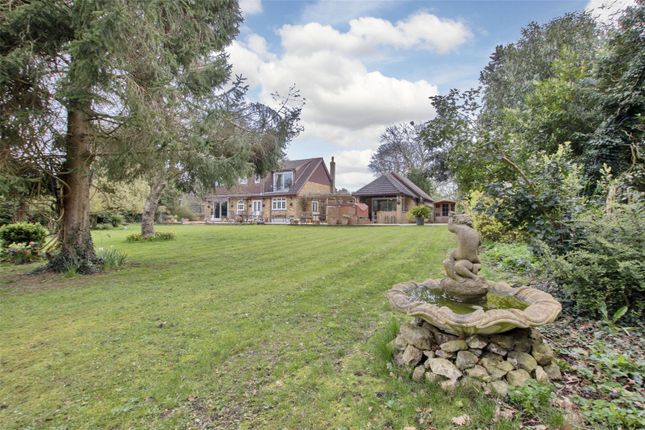 Country house for sale in Ash Road, Hartley, Longfield, Kent