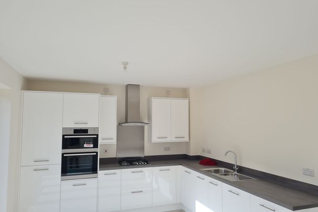 4, Chisbury Road, Swindon photo 2