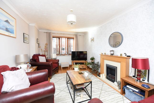 15 Barn Close, Huntingdon photo 4