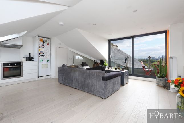 Thumbnail Flat for sale in Mount View Road, Stroud Green, London