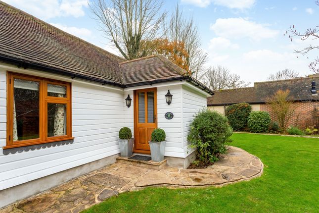 Thumbnail Cottage to rent in Kerves Lane, Horsham
