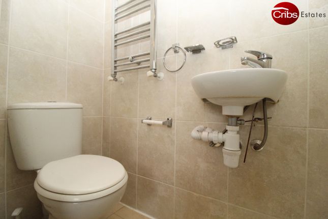3 Balfour Road, London photo 4