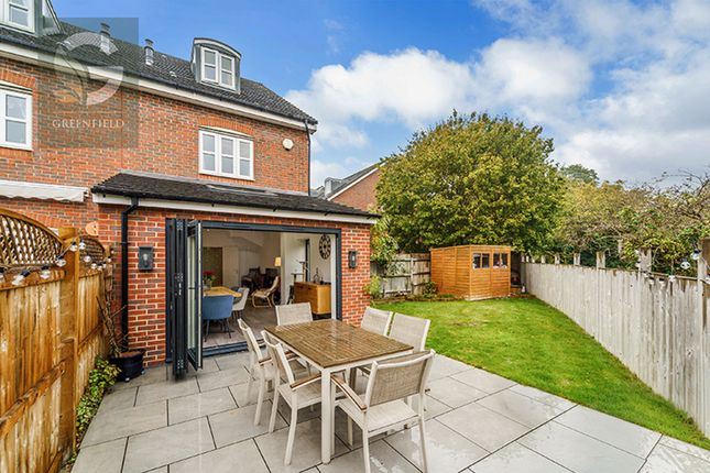 16 Silvergate, Epsom photo 4