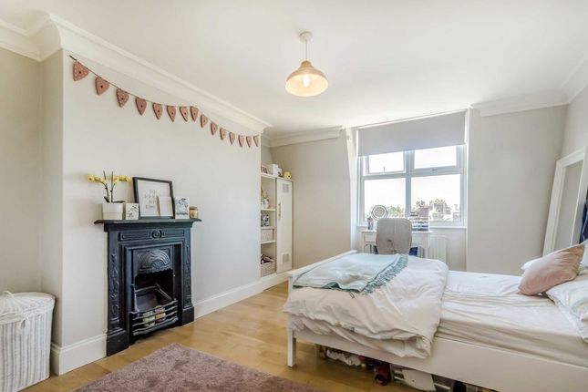Flat 2, 75, Station Road, Hampton photo 4