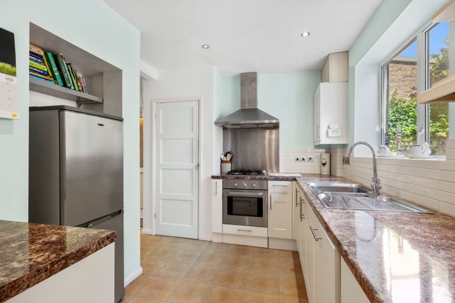 14, Barton Green, New Malden photo 4
