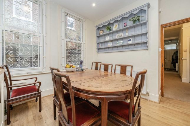 Flat for sale in Park Hill, London