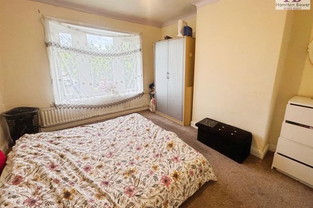 2, Beechwood Drive, Bradford photo 5