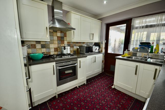 91, Saxonbury Avenue, Sunbury-on-Thames photo 2