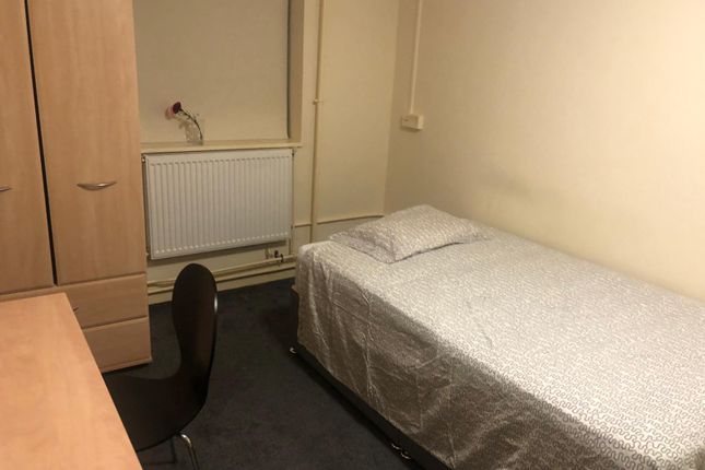 Room to rent in Montgomery House, Demesne Road M16 - Zoopla