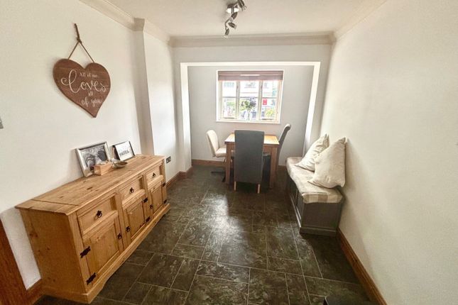Wisteria Cottage, Green Road, Egham photo 4